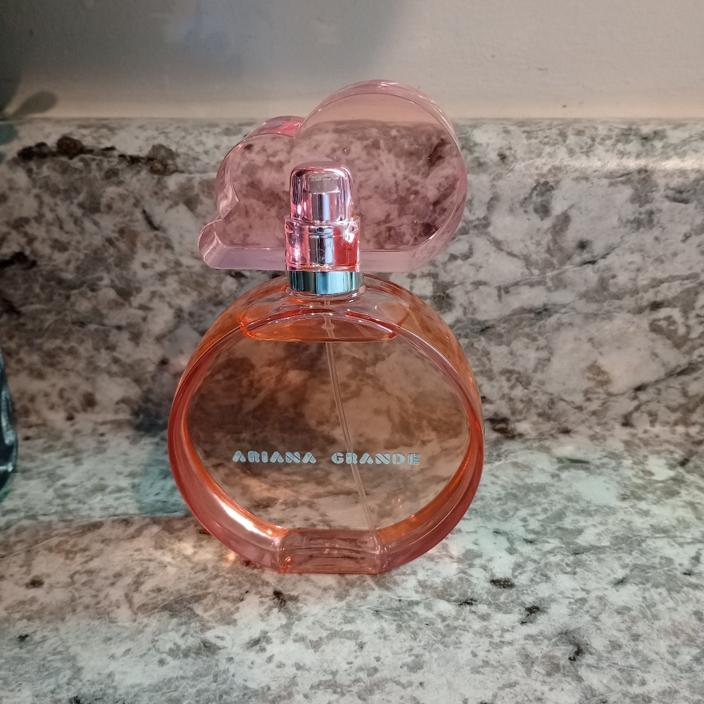 Ariana grande pink cloud perfume large